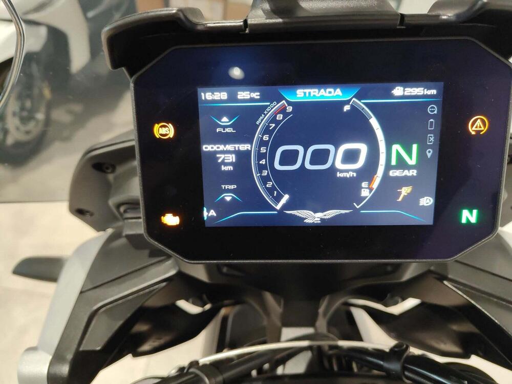 Moto Guzzi V85 Strada (2024 - 26) (12)