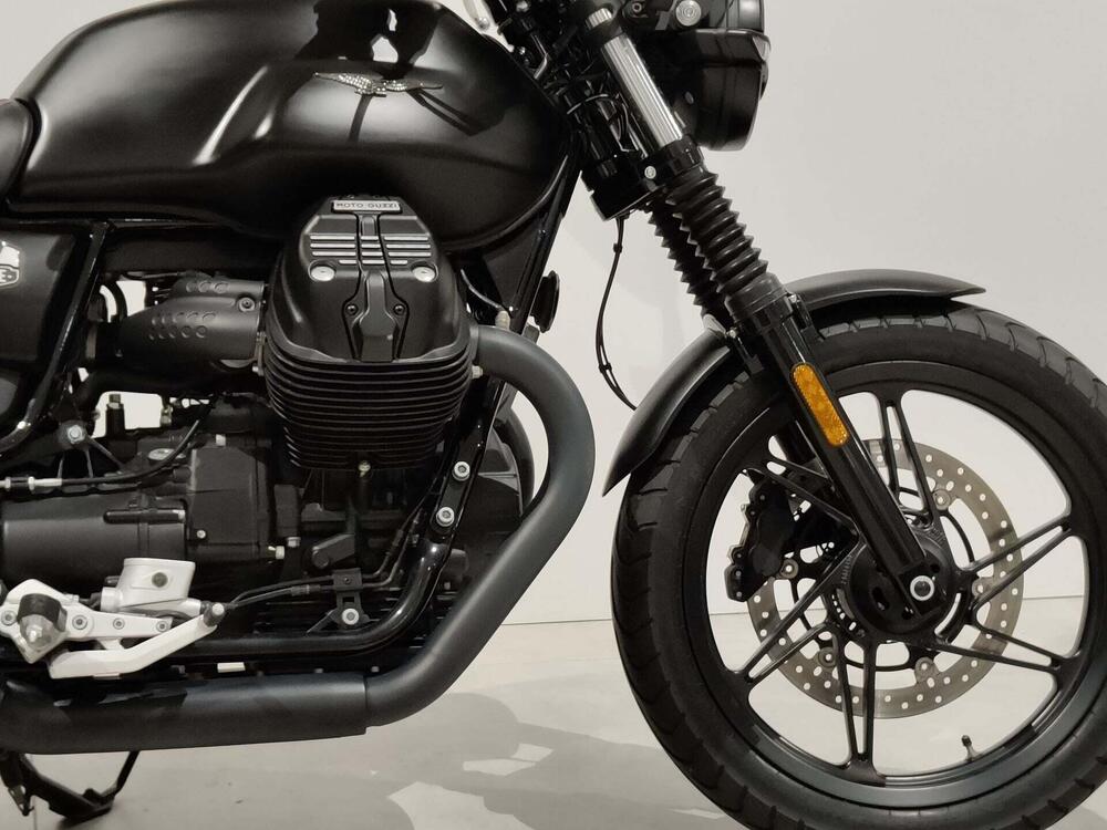 Moto Guzzi V7 Stone (2021 - 24) (6)