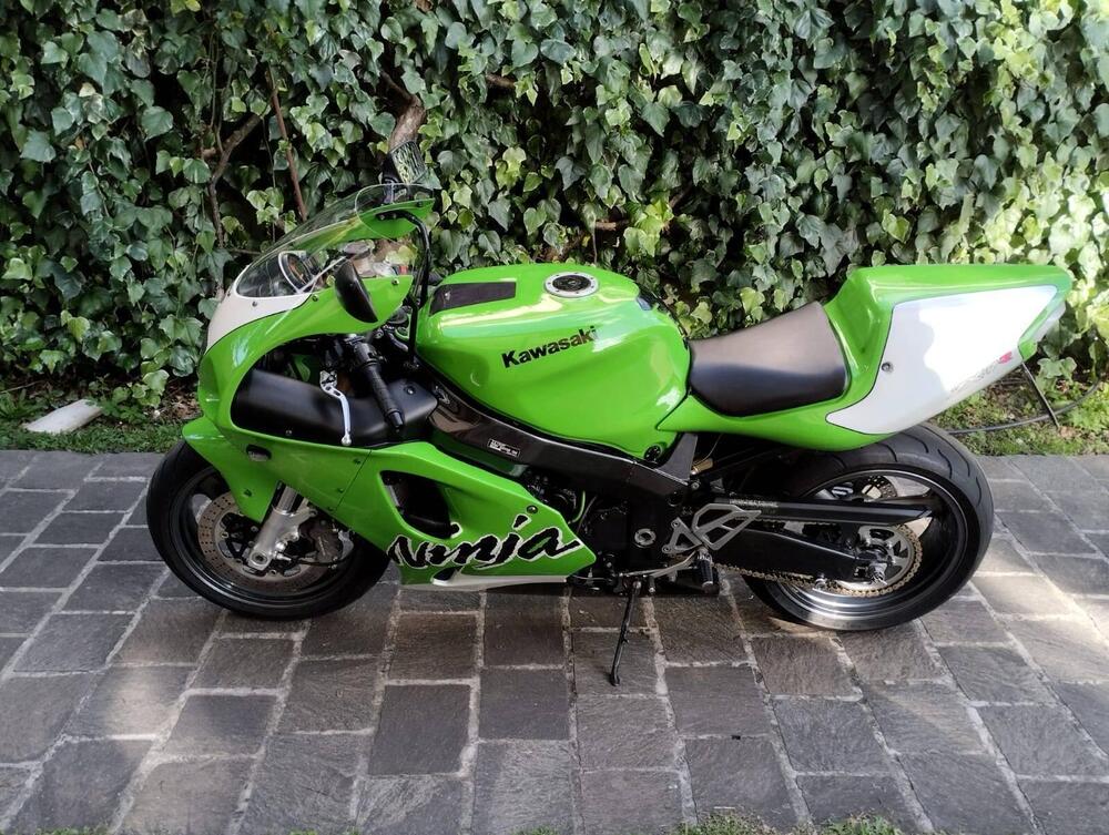 Kawasaki Ninja 750 ZX-7R (1996 - 00) (2)