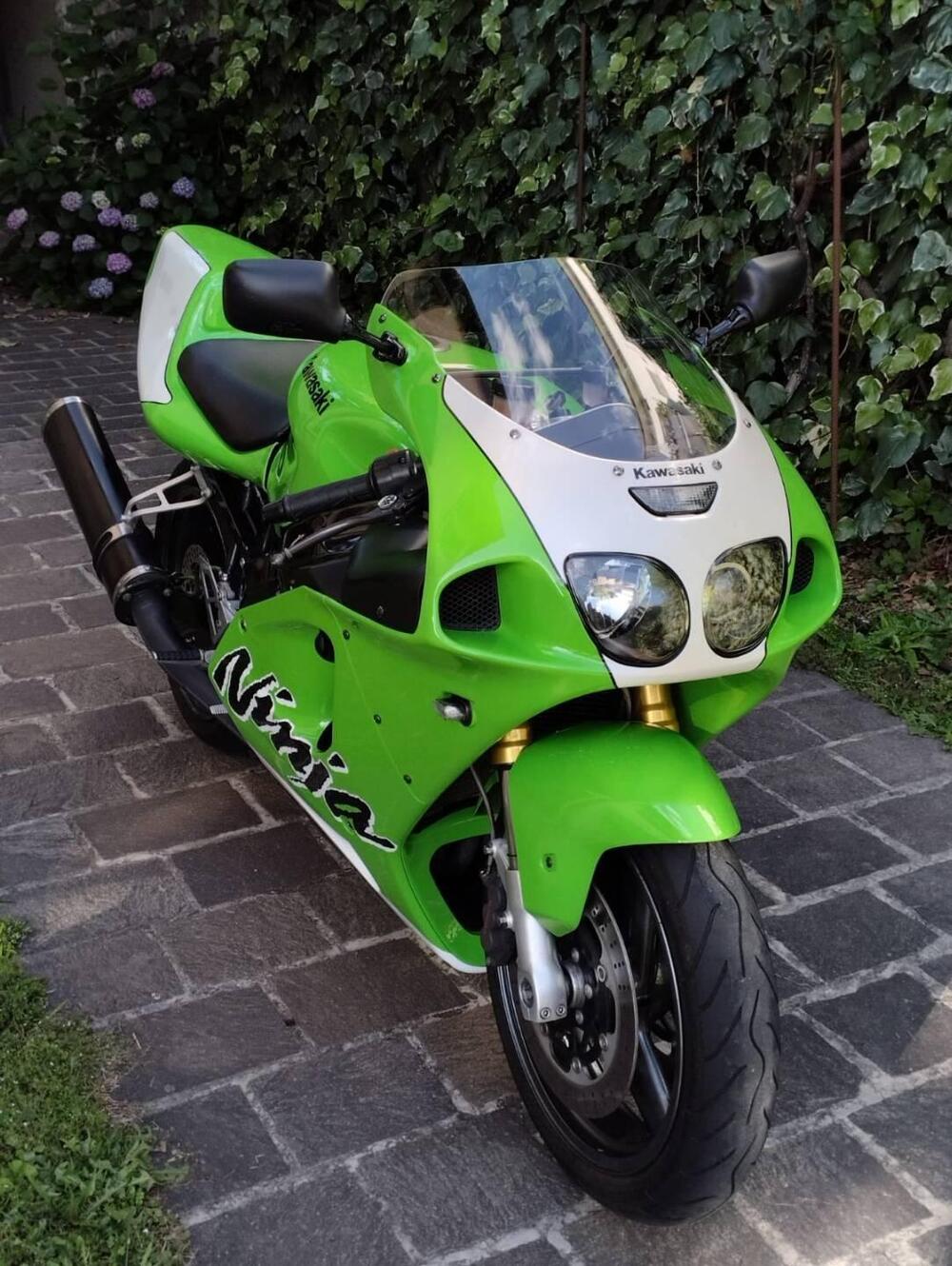 Kawasaki Ninja 750 ZX-7R (1996 - 00) (4)