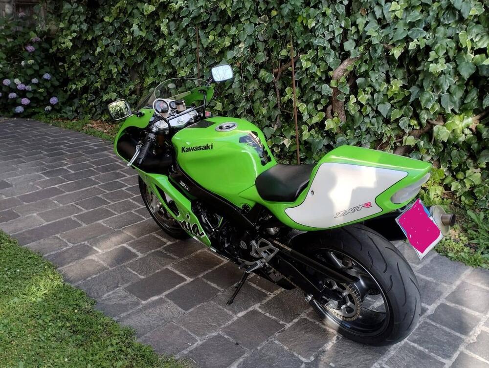 Kawasaki Ninja 750 ZX-7R (1996 - 00) (5)