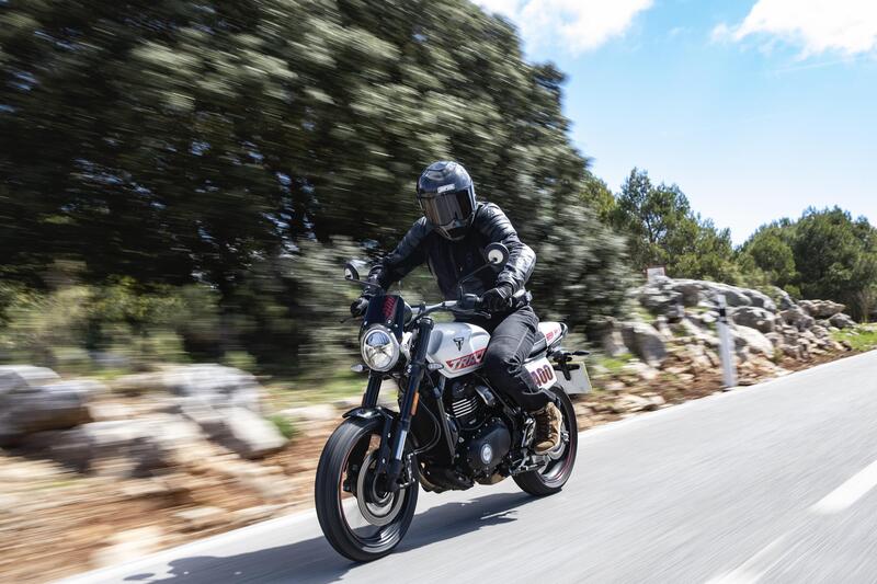 Triumph Tracker 400 2026 TEST: la prova della nuova Flat Track per patente A2 [GALLERY]