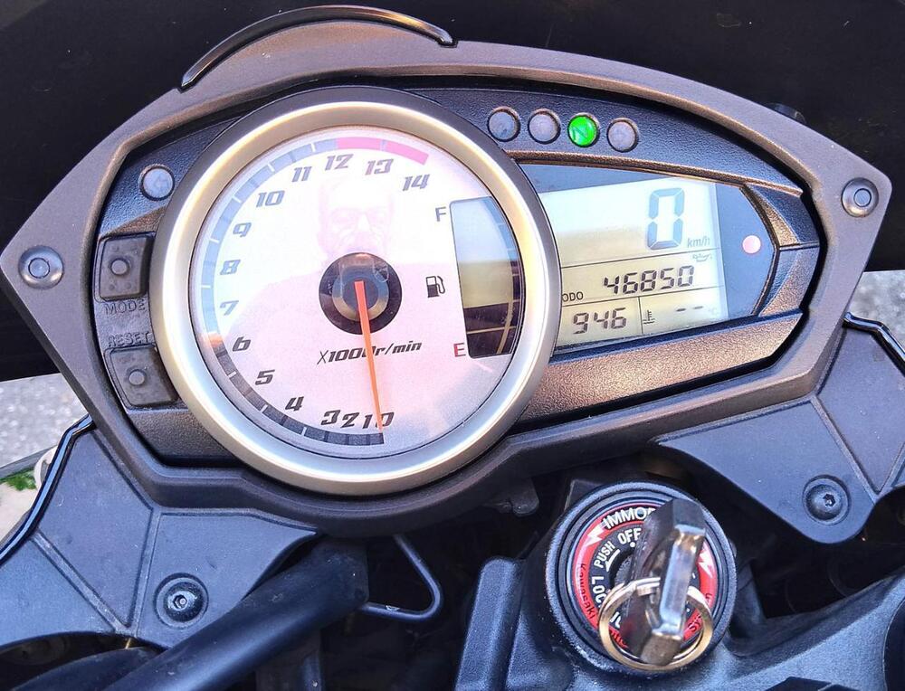 Kawasaki Z 750 R ABS (2011 - 12) (10)