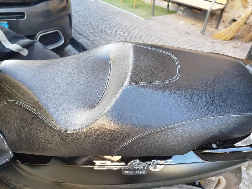 Piaggio Beverly 300 i.e. Police ABS-ASR (2017 - 20) (2)