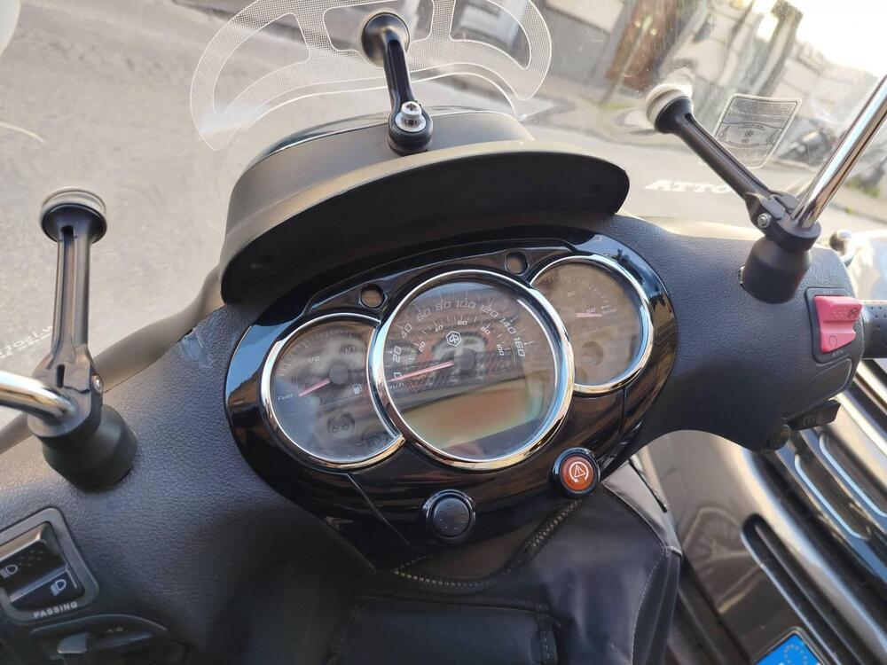 Piaggio Beverly 300 i.e. Police ABS-ASR (2017 - 20) (4)