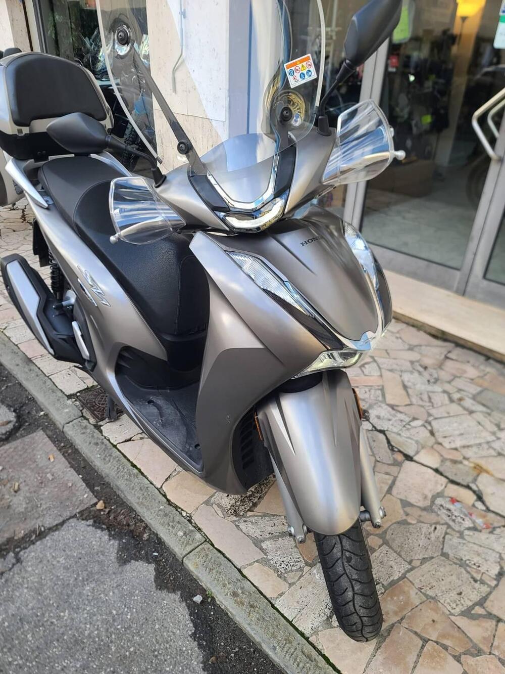 Honda SH 350 (2021 - 24) (3)