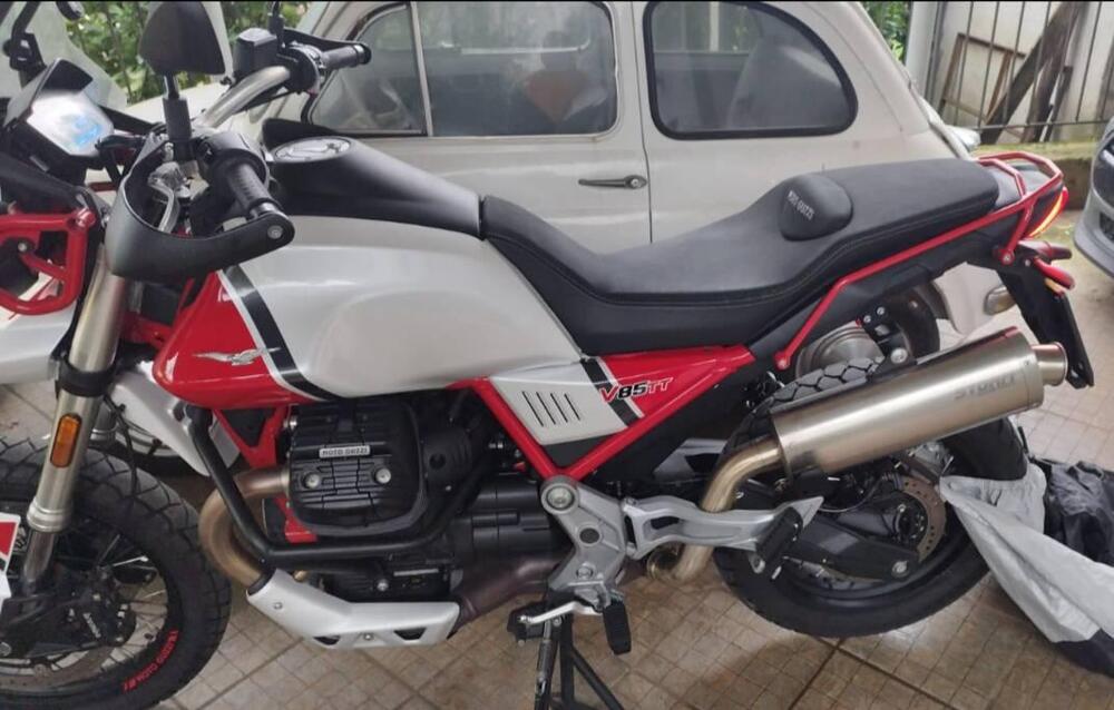 Moto Guzzi V85 TT Evocative Graphics (2019 - 20) (4)