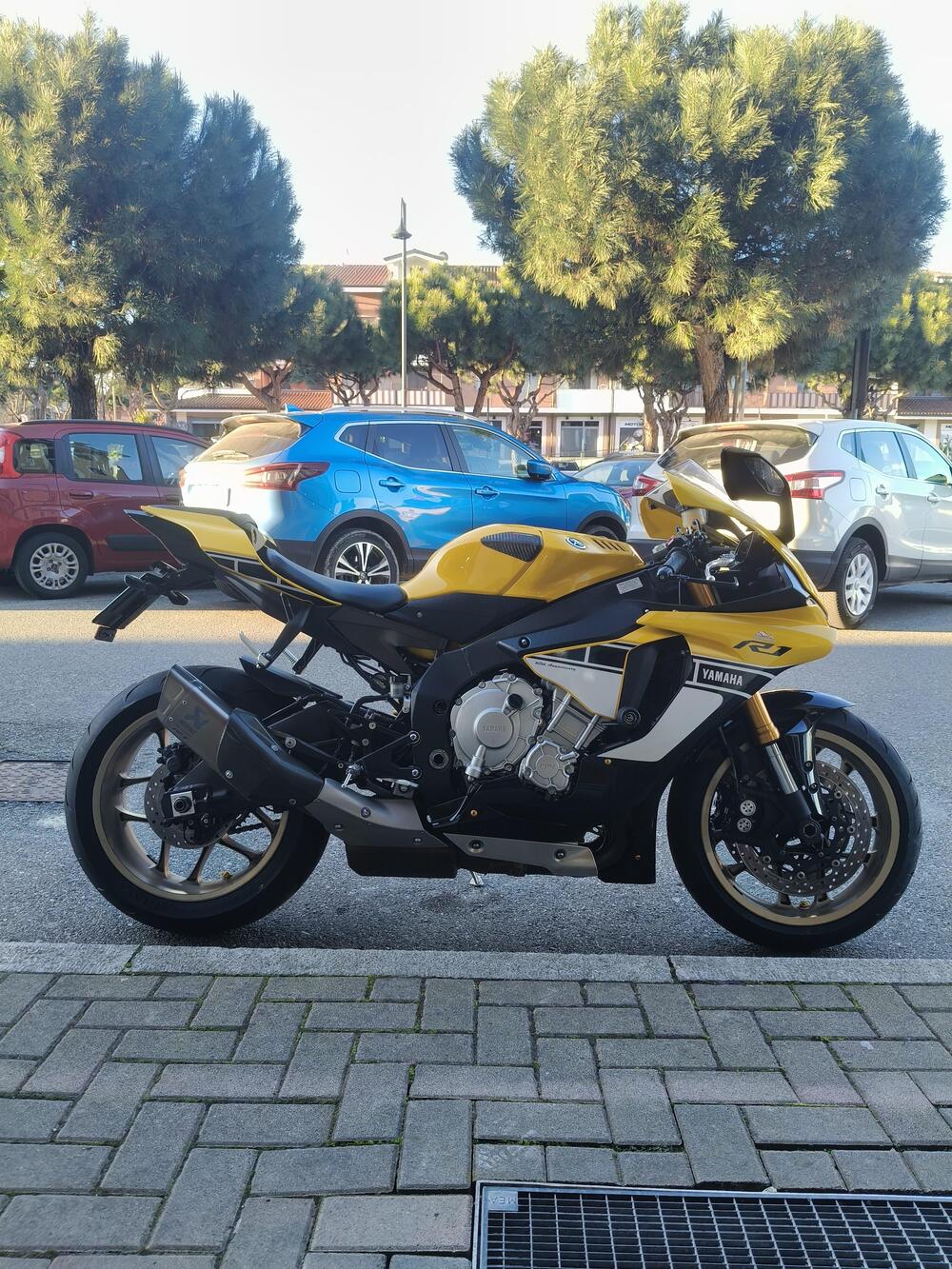 Yamaha YZF R1 60th Anniversary (2015 - 16) (2)