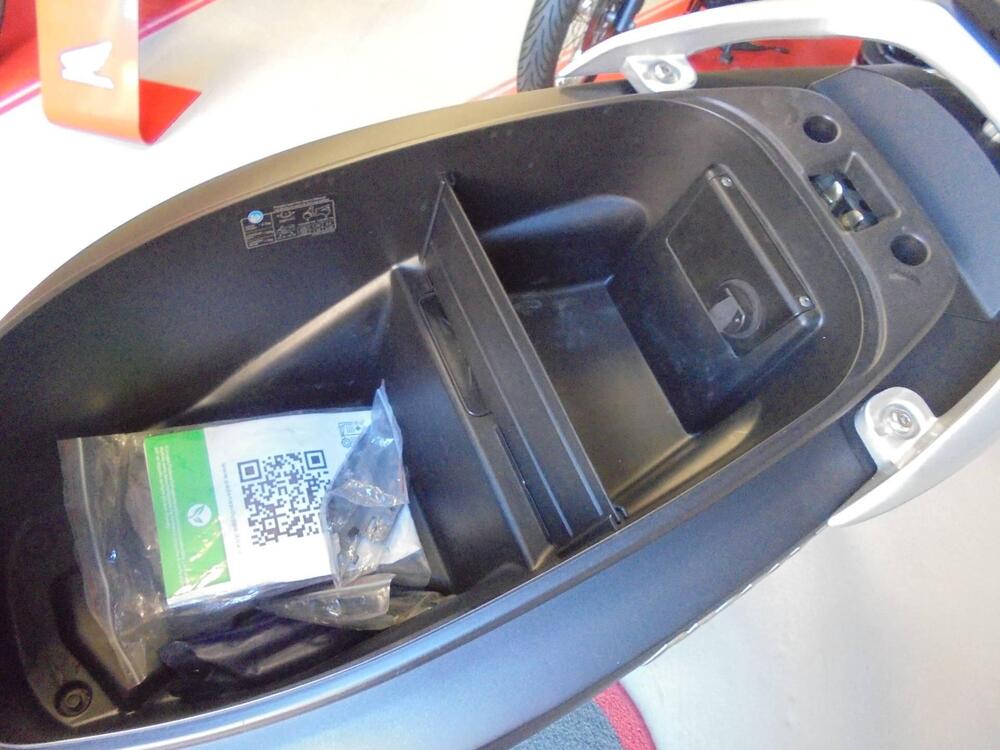 Kymco People 200i S (2021 - 26) (4)