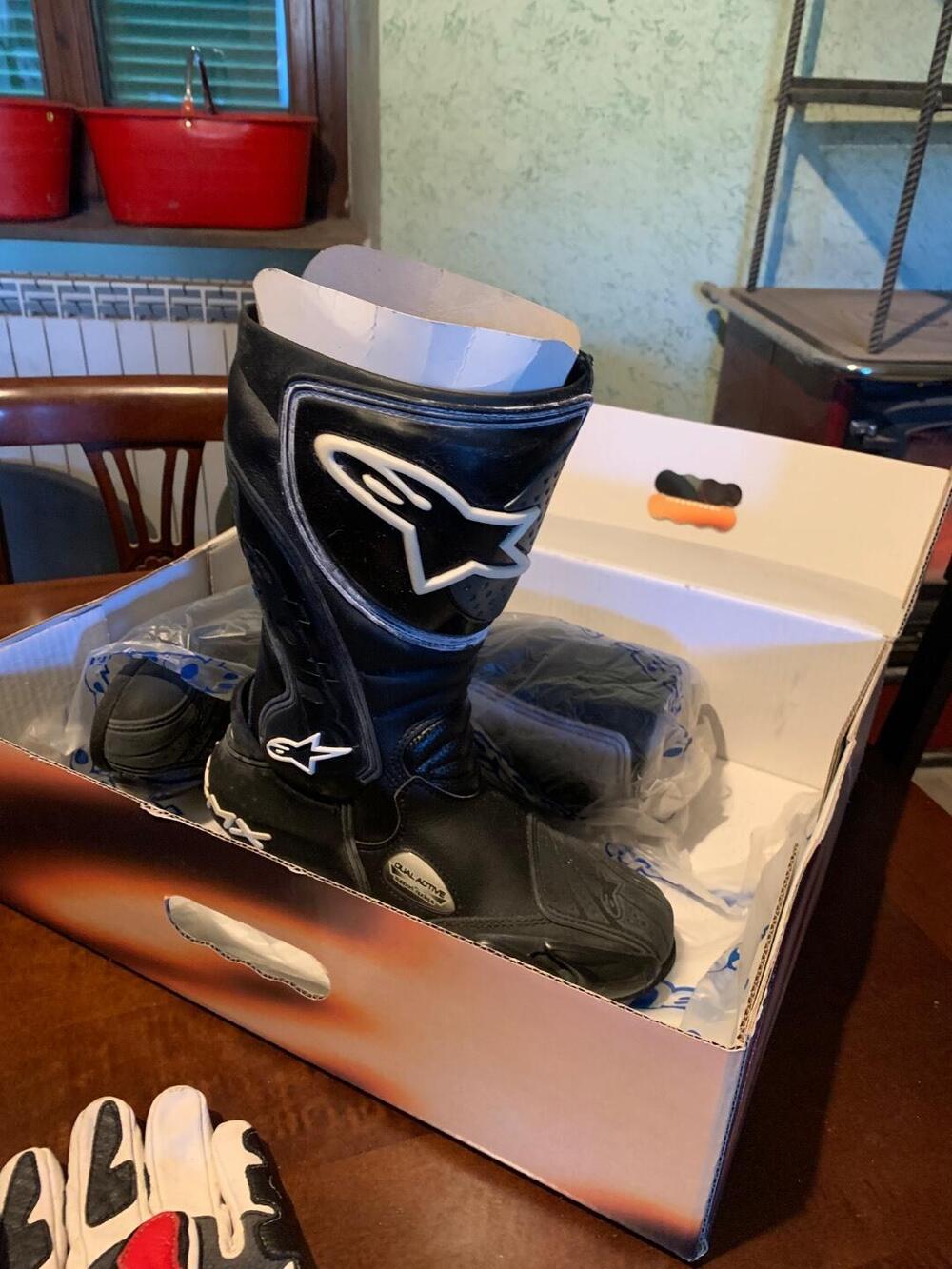 Vendo tuta moto modello Spidi con accessori (10)