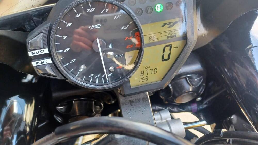 Yamaha YZF R1 (2009 - 11) (8)