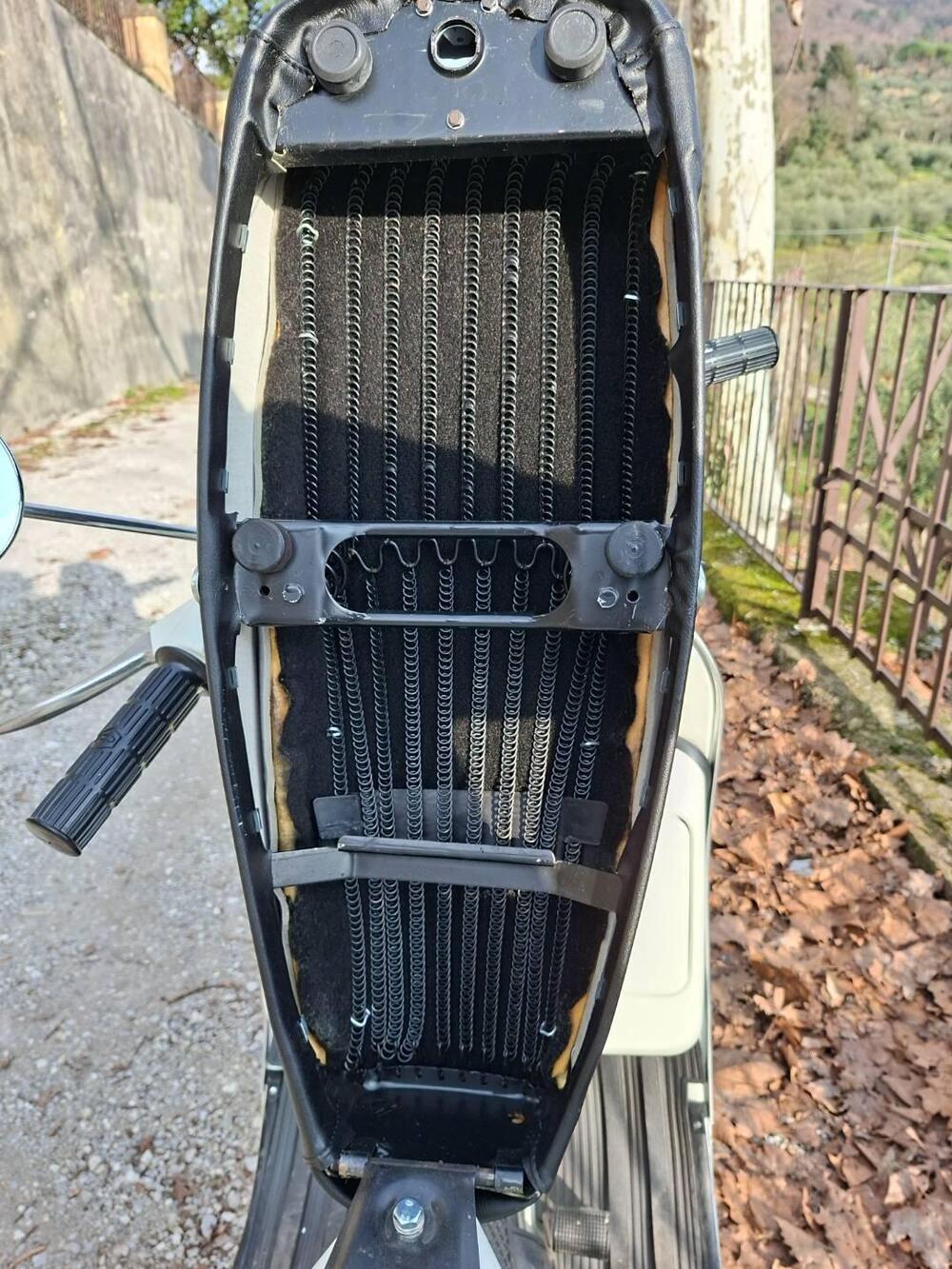 Piaggio Vespa PX125E (2)