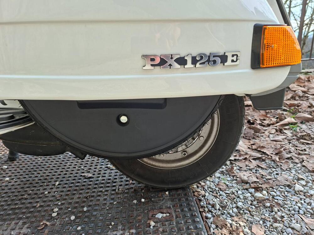 Piaggio Vespa PX125E (4)