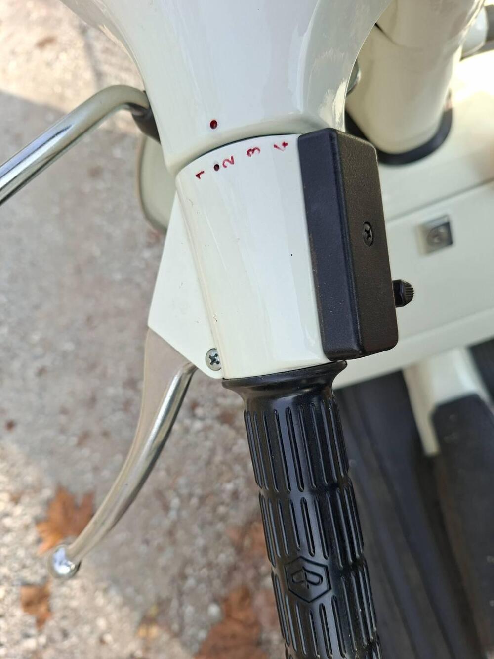 Piaggio Vespa PX125E (8)