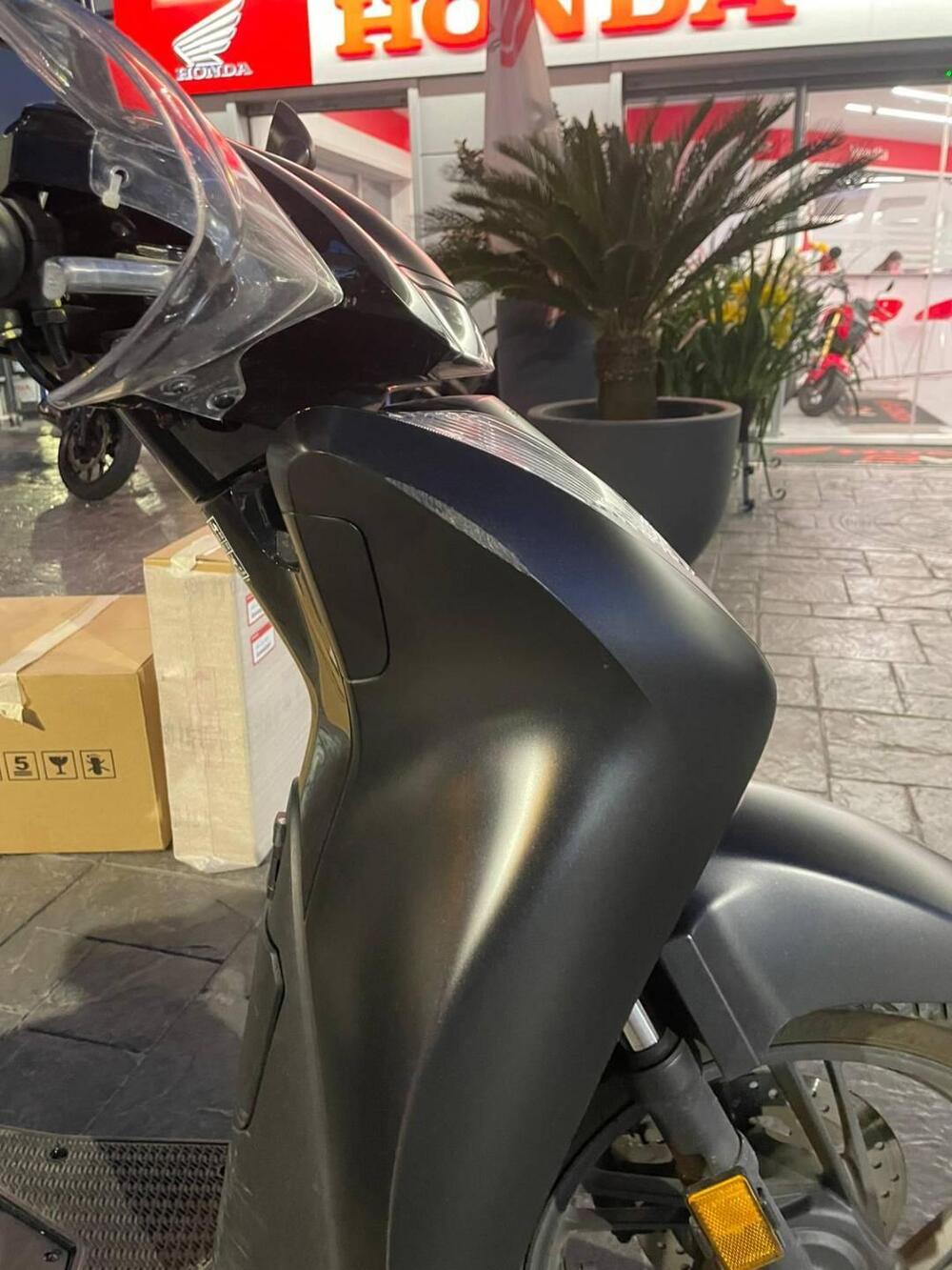 Honda SH 150i Sport (2024 - 25) (4)