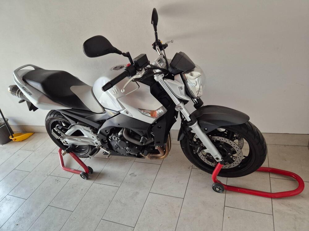 Suzuki GSR 600 (2006 - 11) (2)