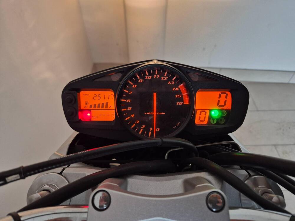 Suzuki GSR 600 (2006 - 11) (4)