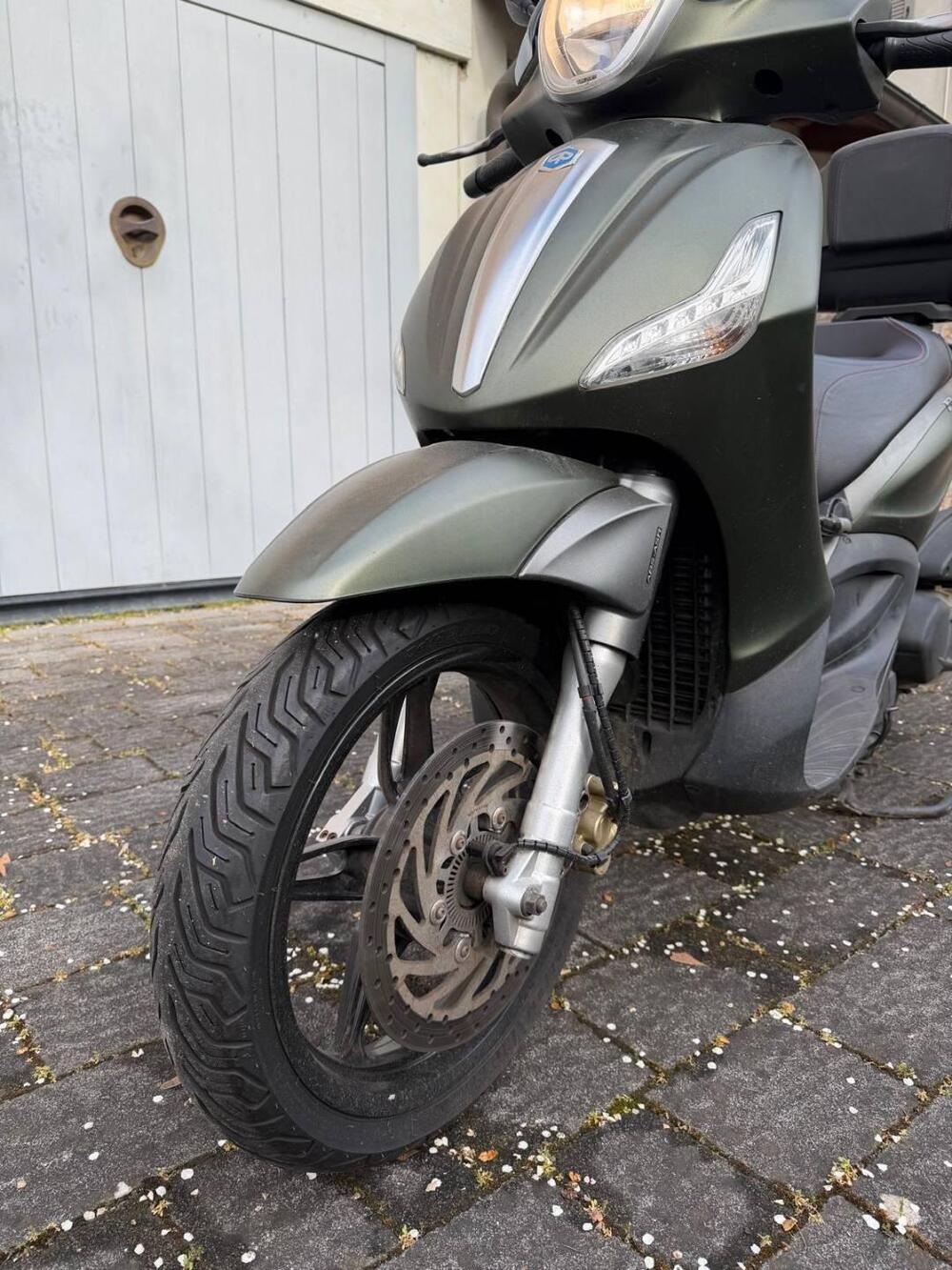 Piaggio Beverly 350 SportTouring ie ABS (2011 - 17) (10)