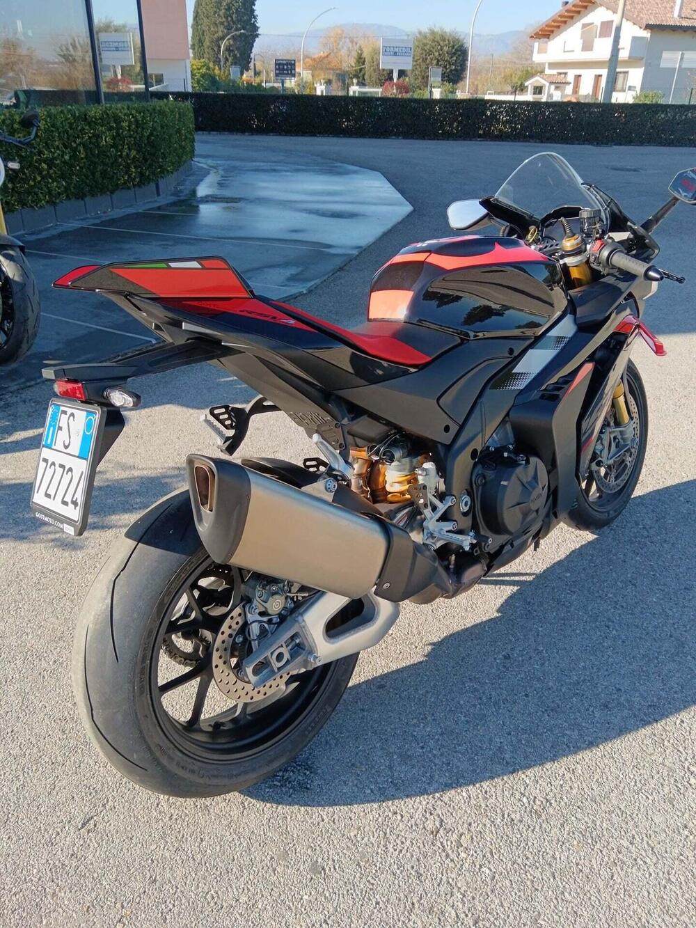 Aprilia RSV4 1100 Factory (2021 - 24) (2)