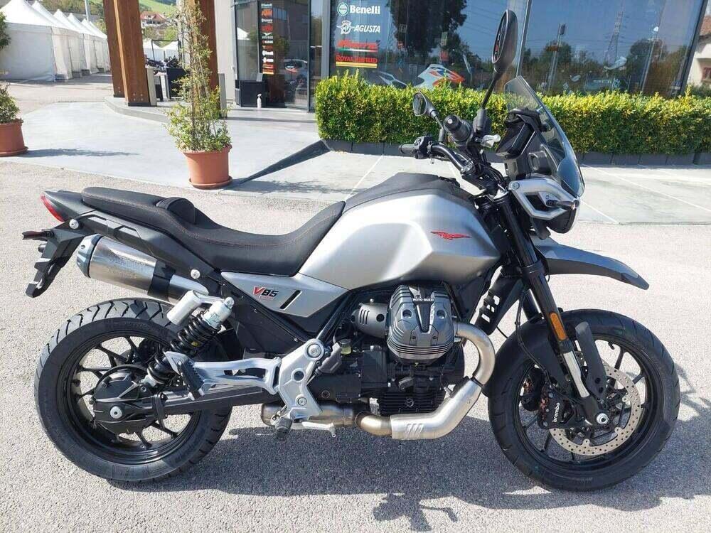 Moto Guzzi V85 Strada (2024 - 26) (2)
