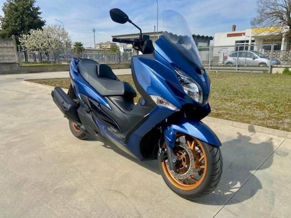 Suzuki Burgman 400 (2025 - 26) (4)