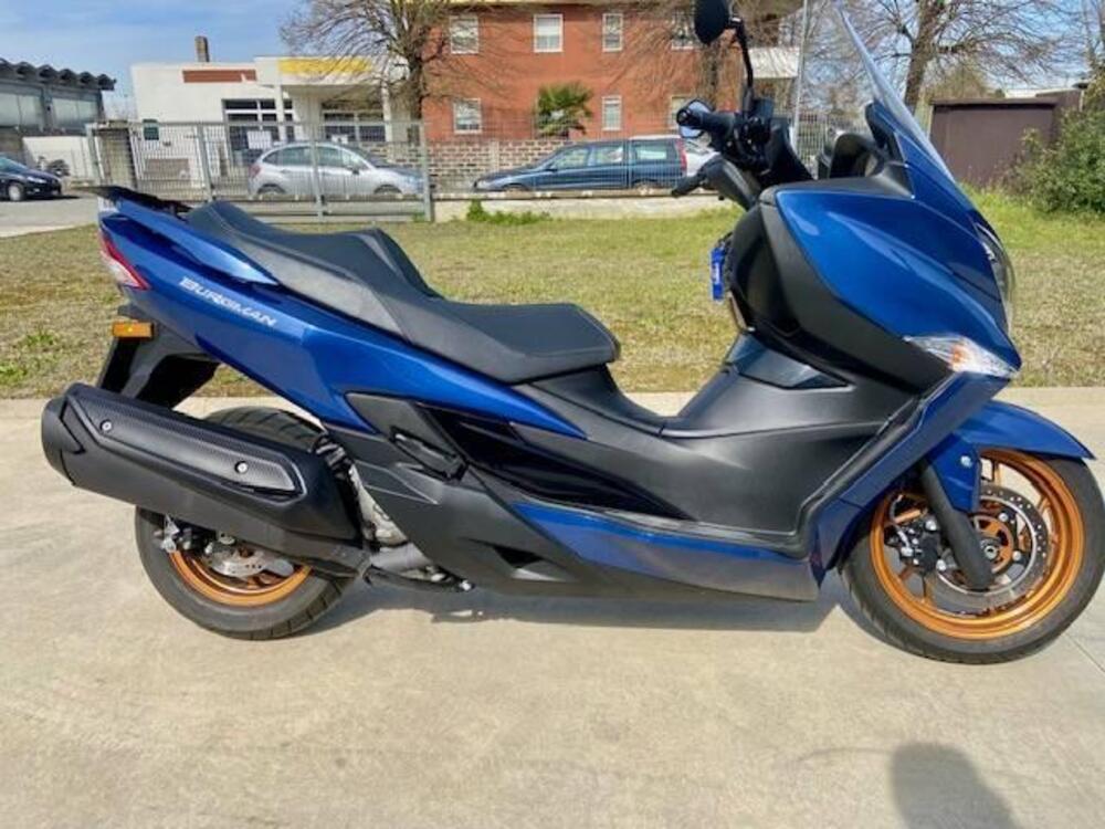 Suzuki Burgman 400 (2025 - 26) (5)