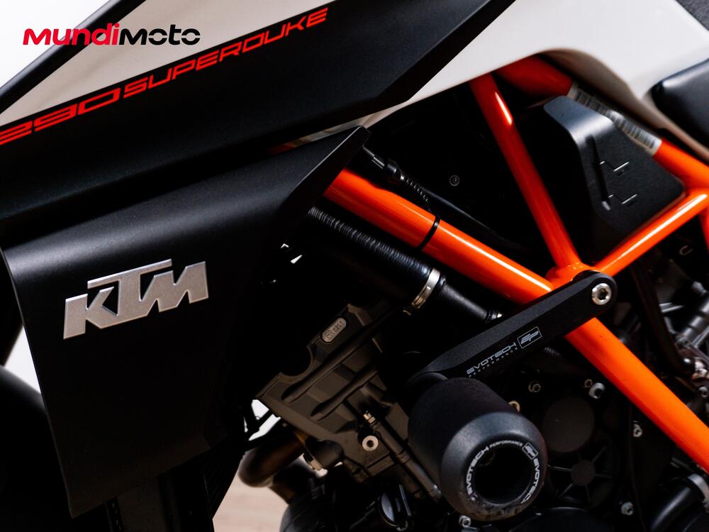 KTM 1290 Super Duke R (2020) (16)