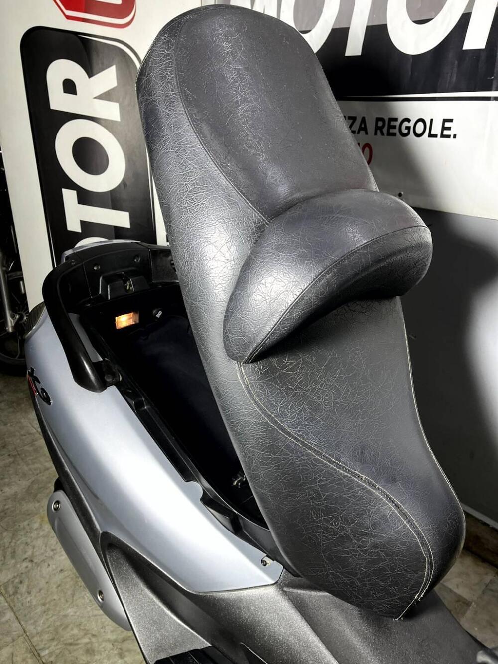 Piaggio X9 250 Evolution (8)
