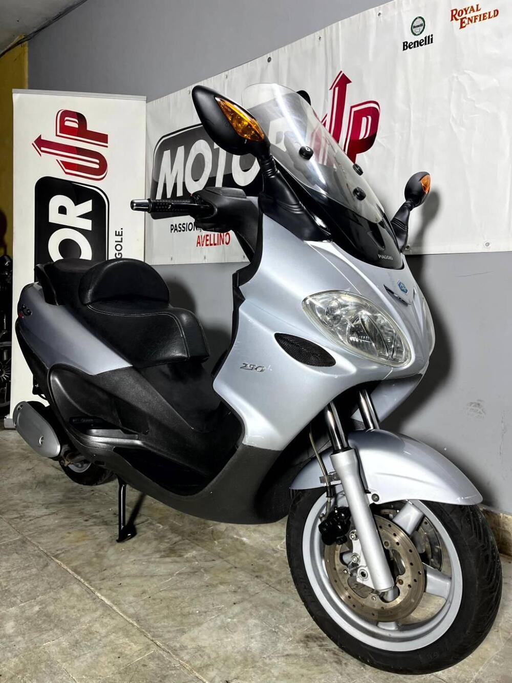 Piaggio X9 250 Evolution (9)