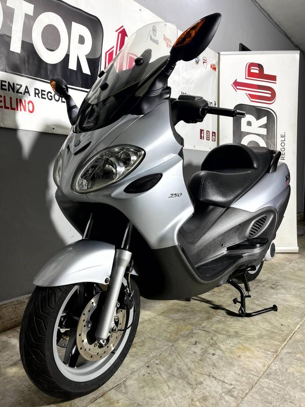 Piaggio X9 250 Evolution (11)