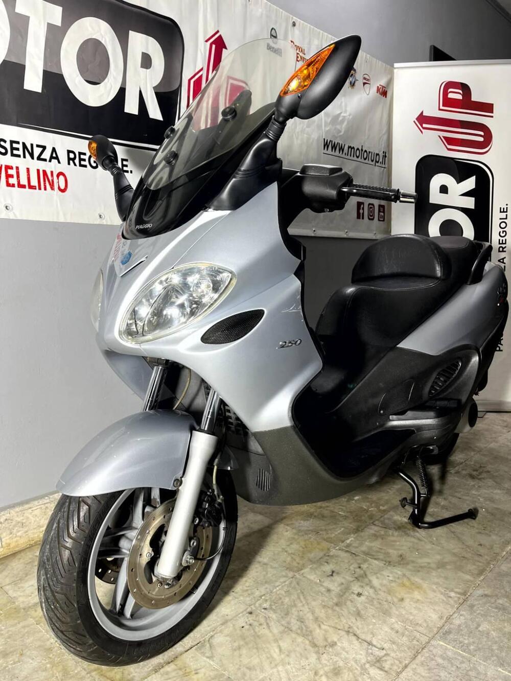 Piaggio X9 250 Evolution (13)