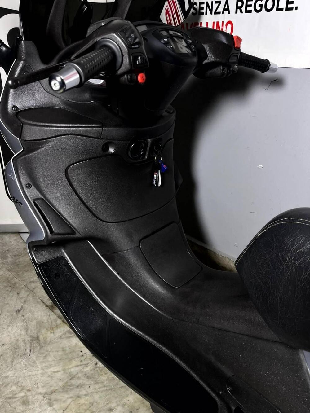 Piaggio X9 250 Evolution (15)