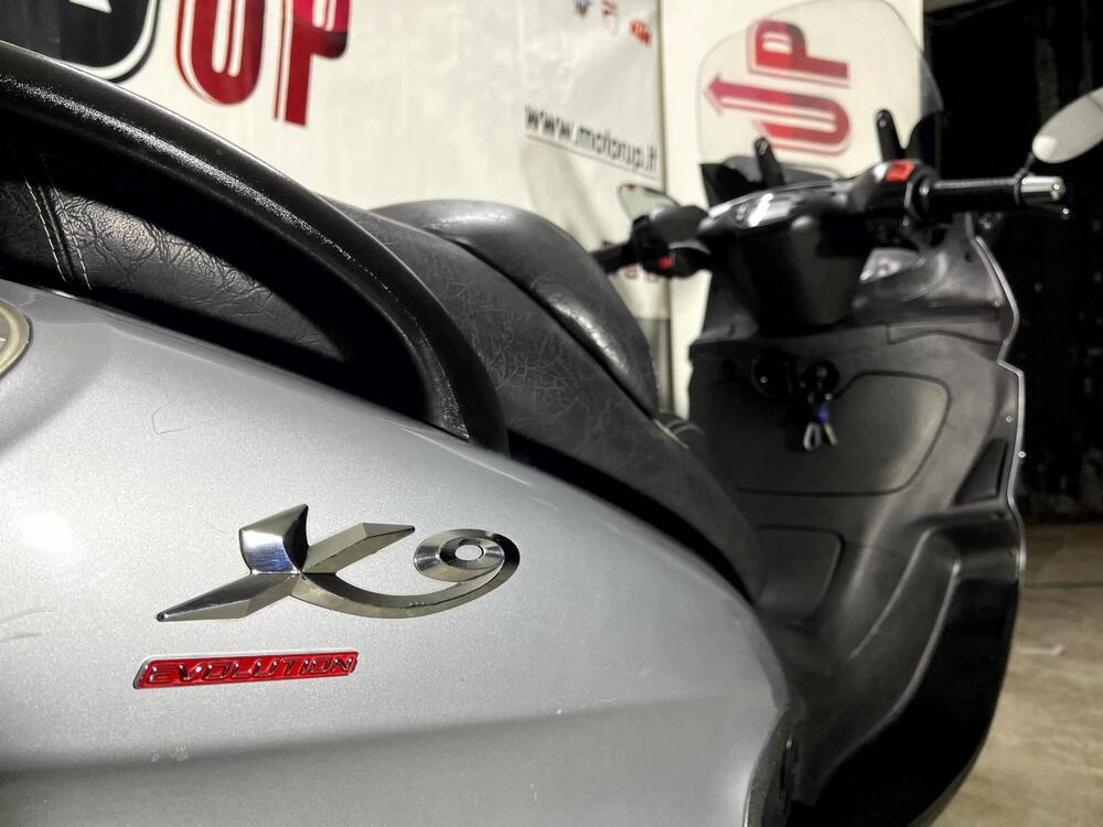 Piaggio X9 250 Evolution (19)