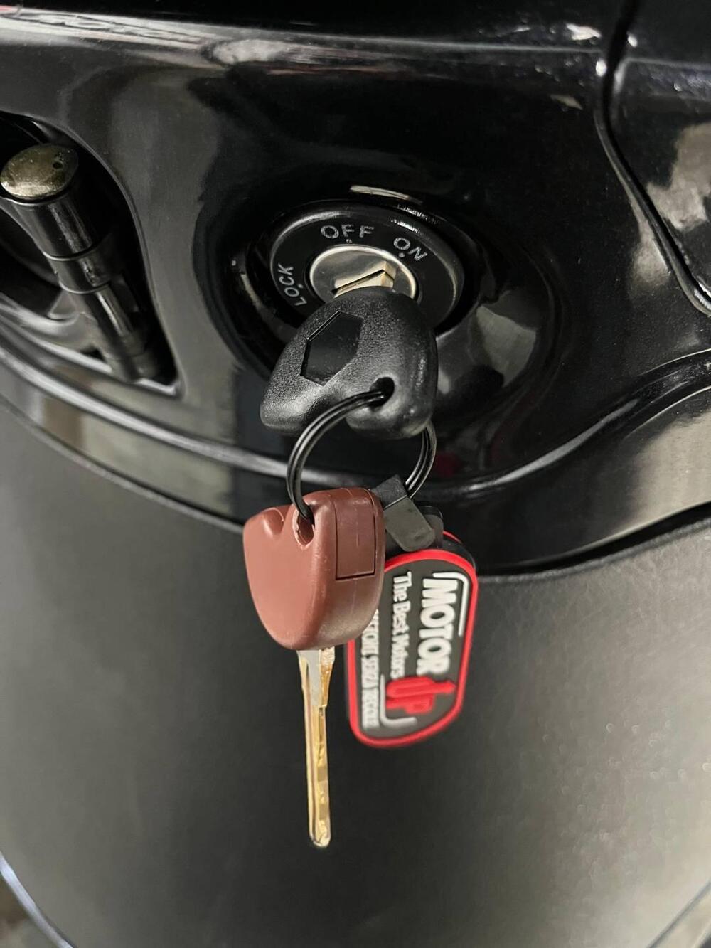 Piaggio Beverly 250 i.e. (2004 - 06) (9)