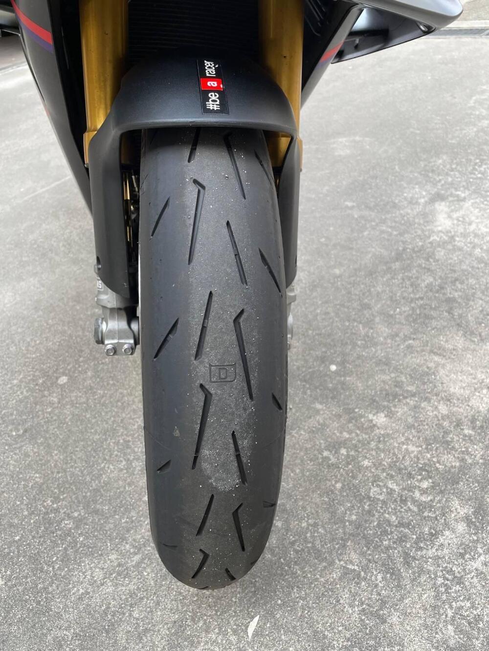 Aprilia RSV4 1100 Factory (2021 - 24) (2)