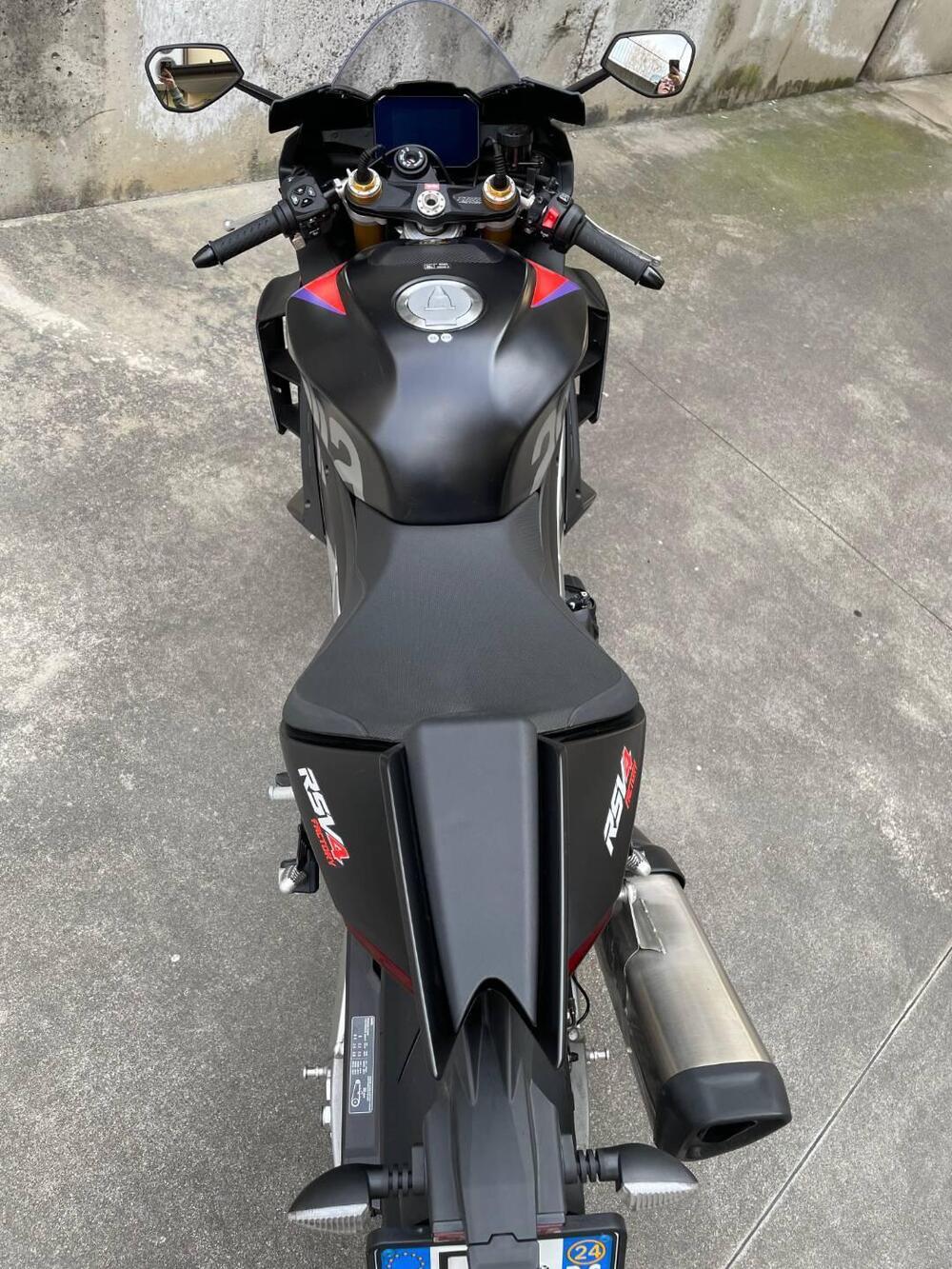 Aprilia RSV4 1100 Factory (2021 - 24) (5)