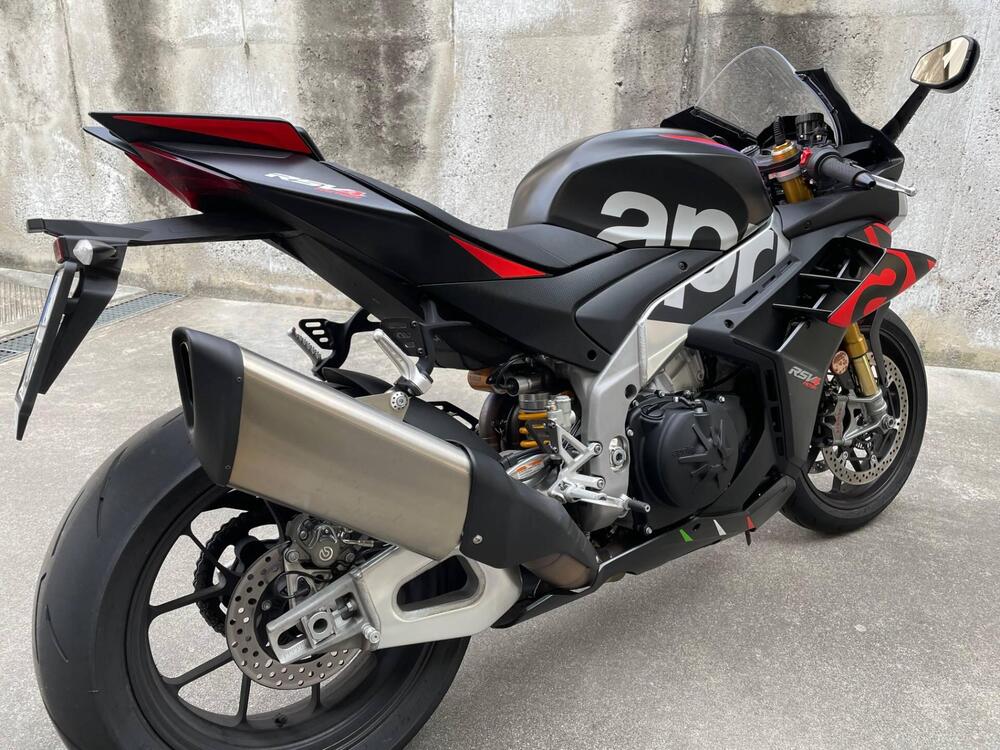Aprilia RSV4 1100 Factory (2021 - 24) (6)