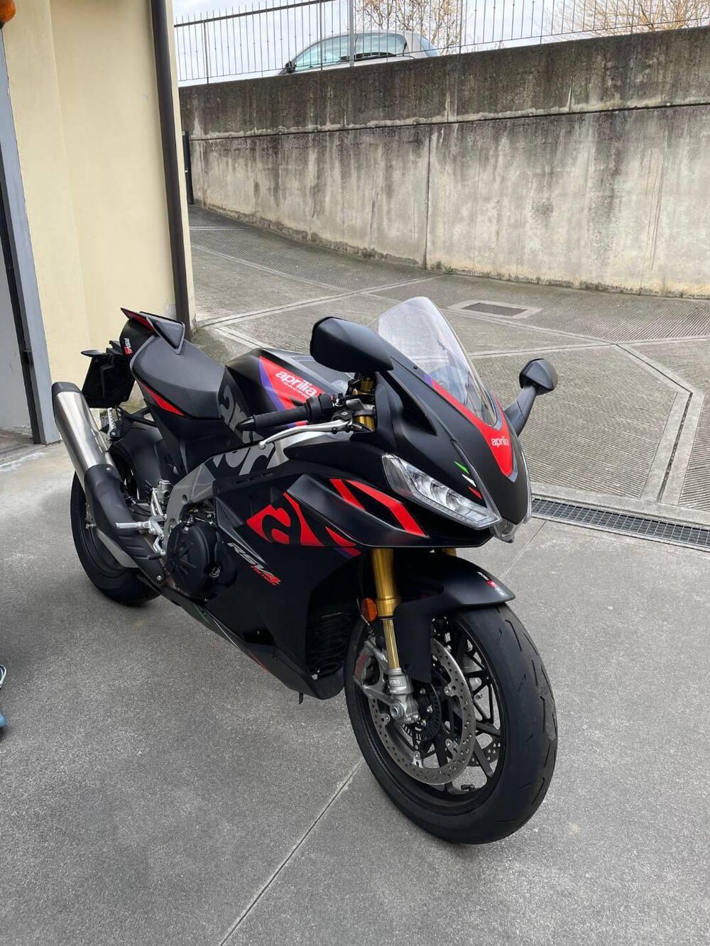 Aprilia RSV4 1100 Factory (2021 - 24) (11)