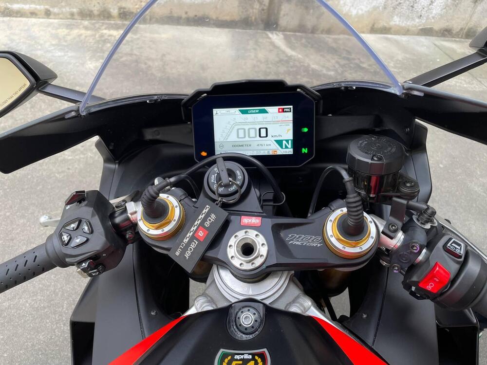 Aprilia RSV4 1100 Factory (2021 - 24) (13)
