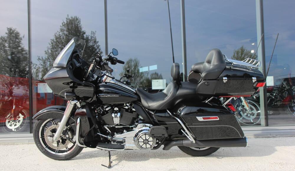 Harley-Davidson 107 Road Glide Ultra (2017 - 18) - FLTRU (2)