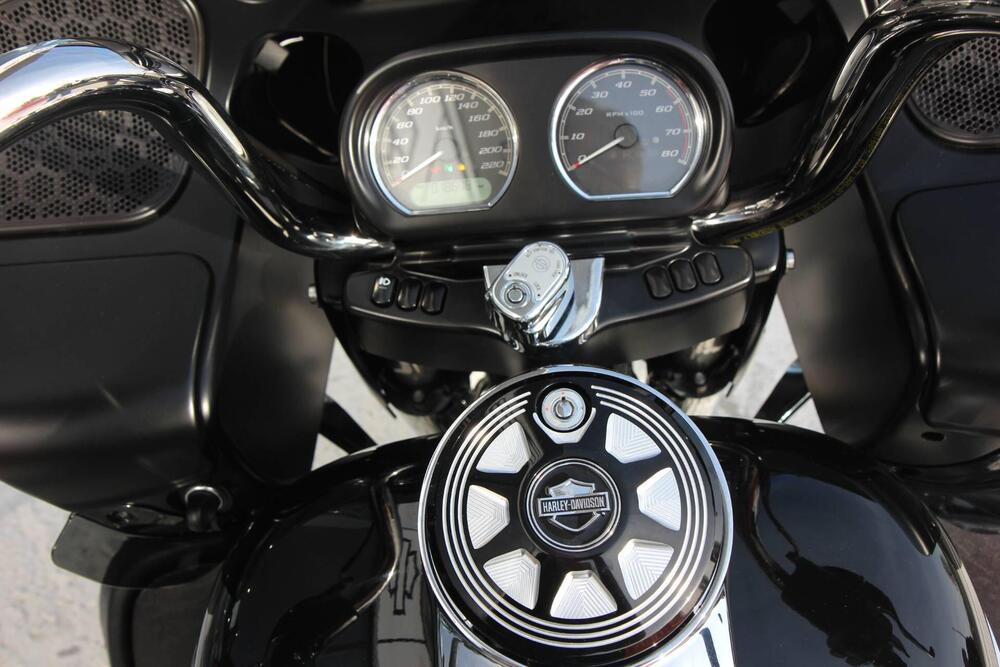 Harley-Davidson 107 Road Glide Ultra (2017 - 18) - FLTRU (15)