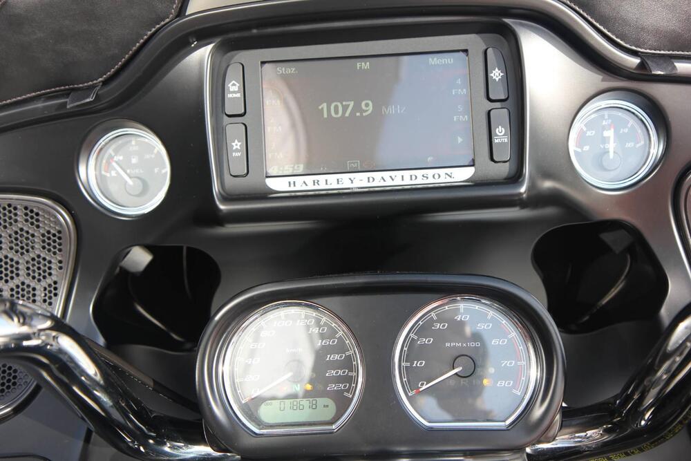 Harley-Davidson 107 Road Glide Ultra (2017 - 18) - FLTRU (16)