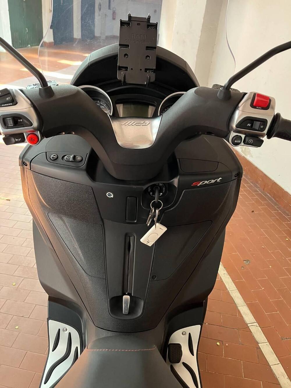 Piaggio MP3 300 ABS Hpe (2021 - 24) (6)