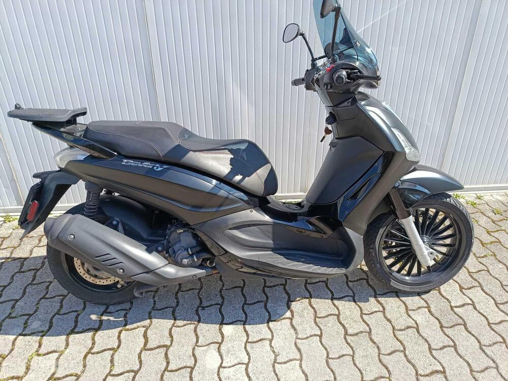 Piaggio Beverly 300 i.e. ABS-ASR (2016 - 20) (2)