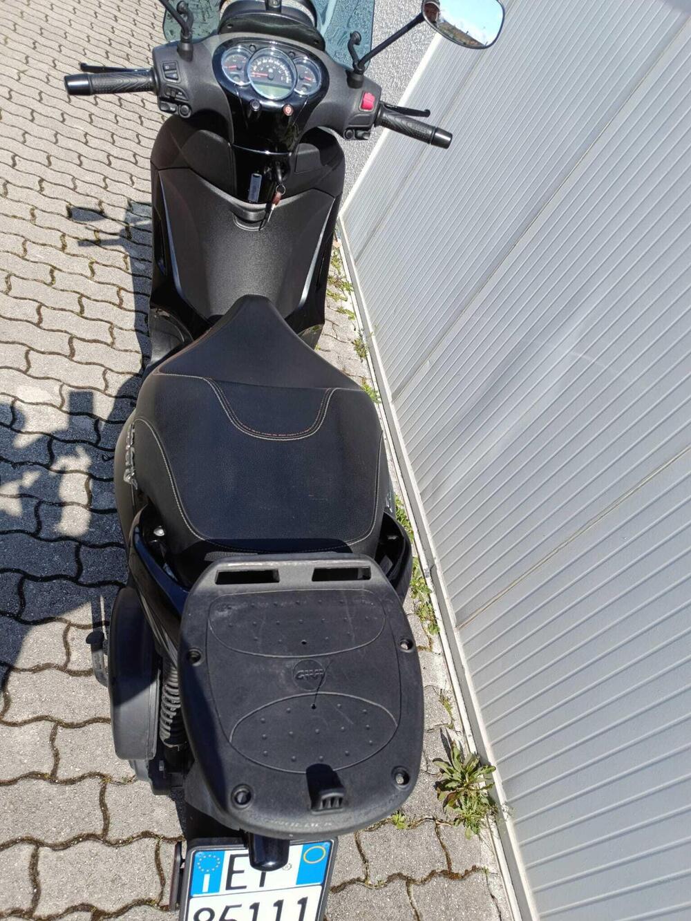 Piaggio Beverly 300 i.e. ABS-ASR (2016 - 20) (4)