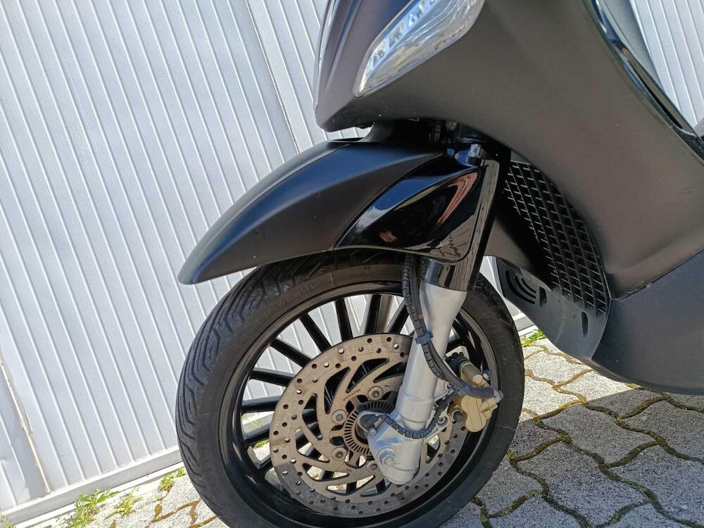 Piaggio Beverly 300 i.e. ABS-ASR (2016 - 20) (8)