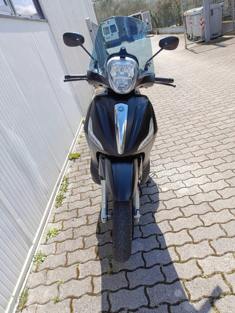 Piaggio Beverly 300 i.e. ABS-ASR (2016 - 20) (9)