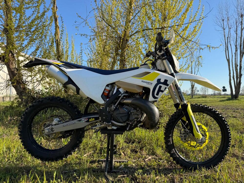 Husqvarna TE 300i (2020) (2)