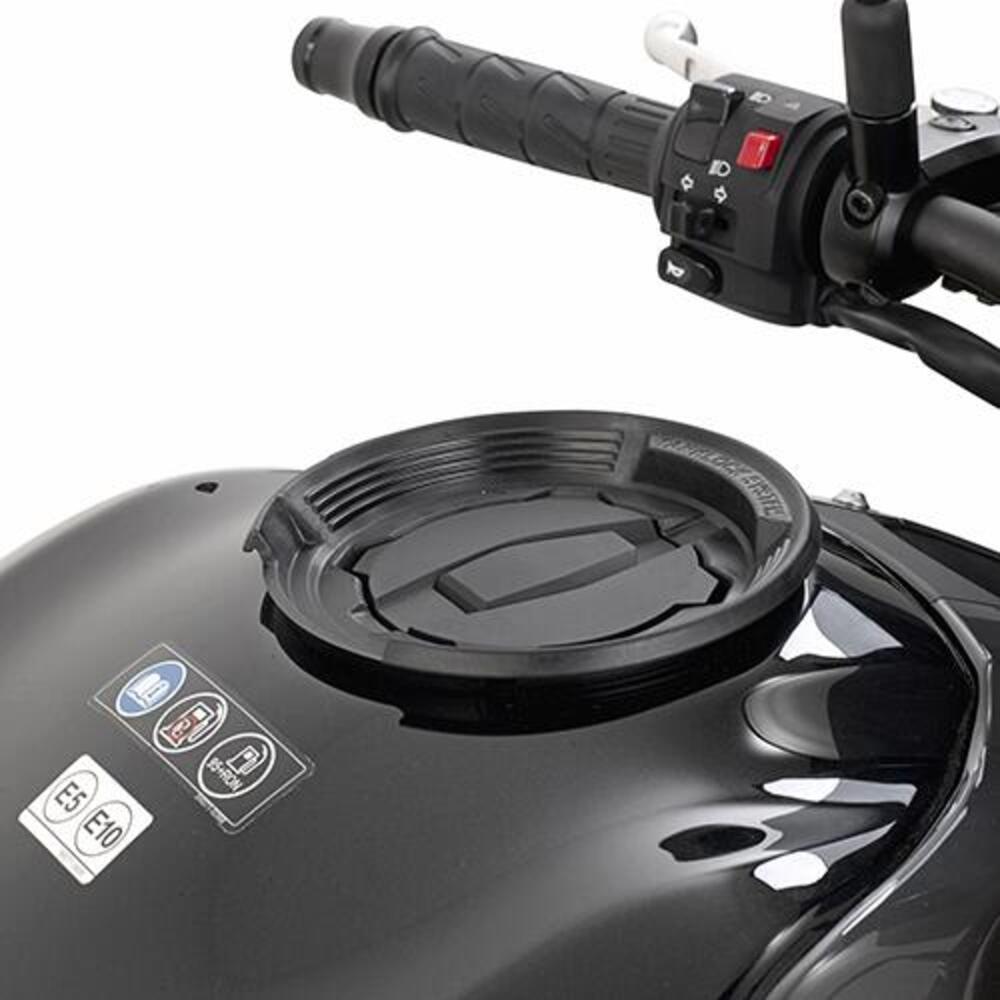 Givi BF29 Flangia metallica per borse serbatoio Ta