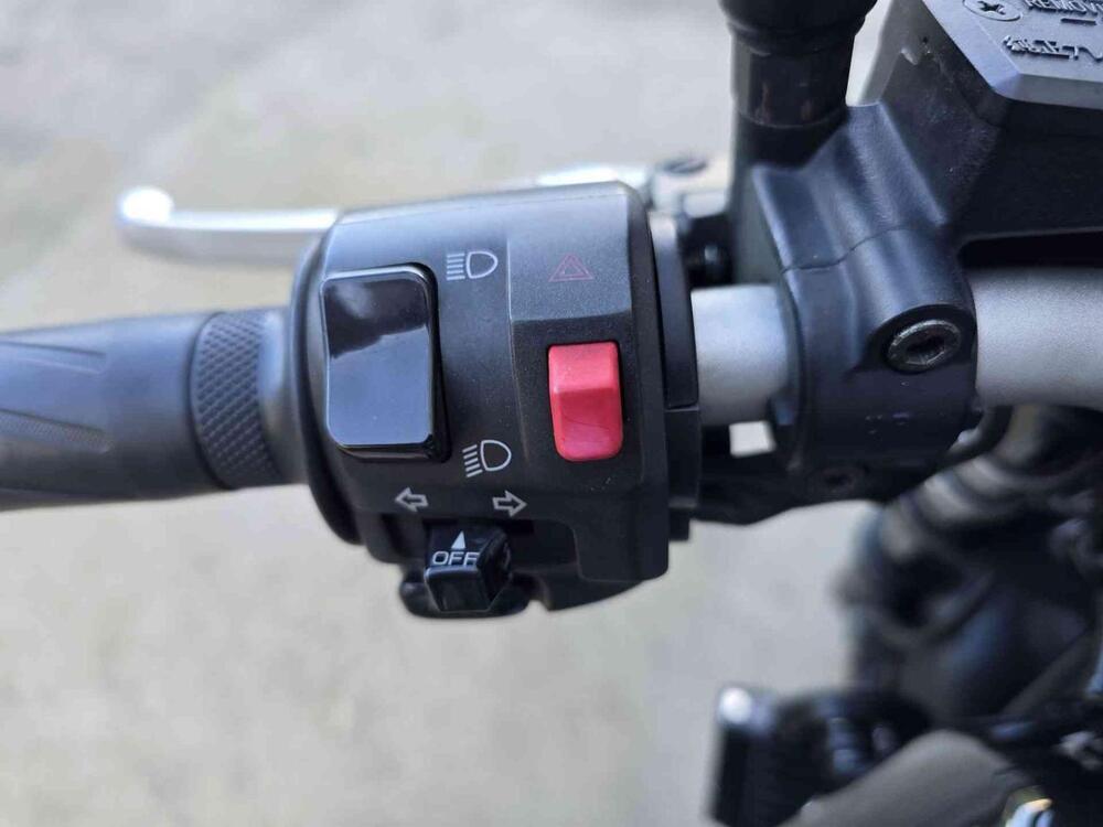 Yamaha XJR 1300 (2015 - 17) (22)